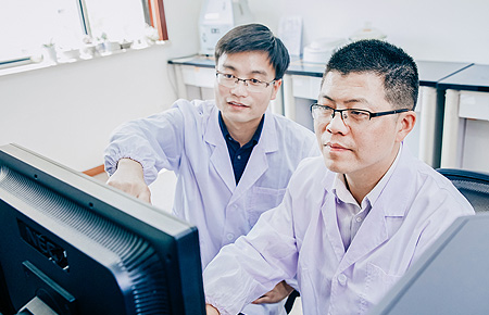 致力于為全球客戶提供全方位系統解決方案，成為他們最值得信賴的合作伙伴。